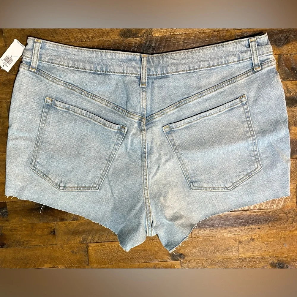 NWT Old Navy High Rise O.G. Straight Jean Shorts Size 20 - Picture 2 of 5